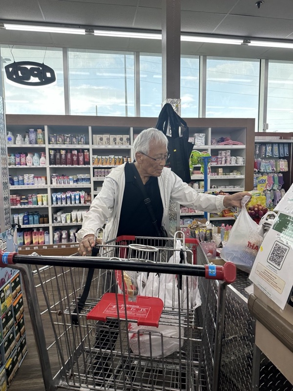 Dr. Ji shopping for healthy food